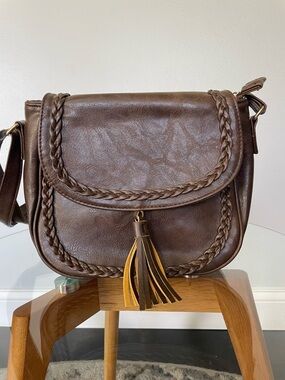 KKXIU Flap Saddle Crossbody Bag with Tassel